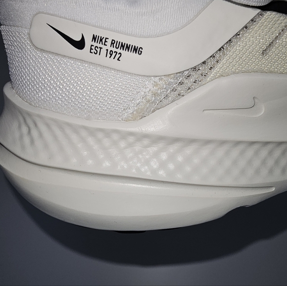 Nike Quest 5 Road Running Shoes - Picture 2 of 6